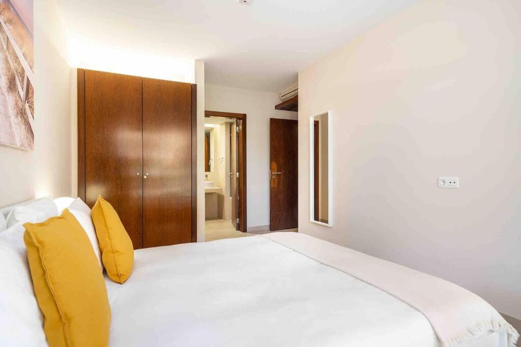 Salgados House 2-bedroom & 7 Pools Apartment