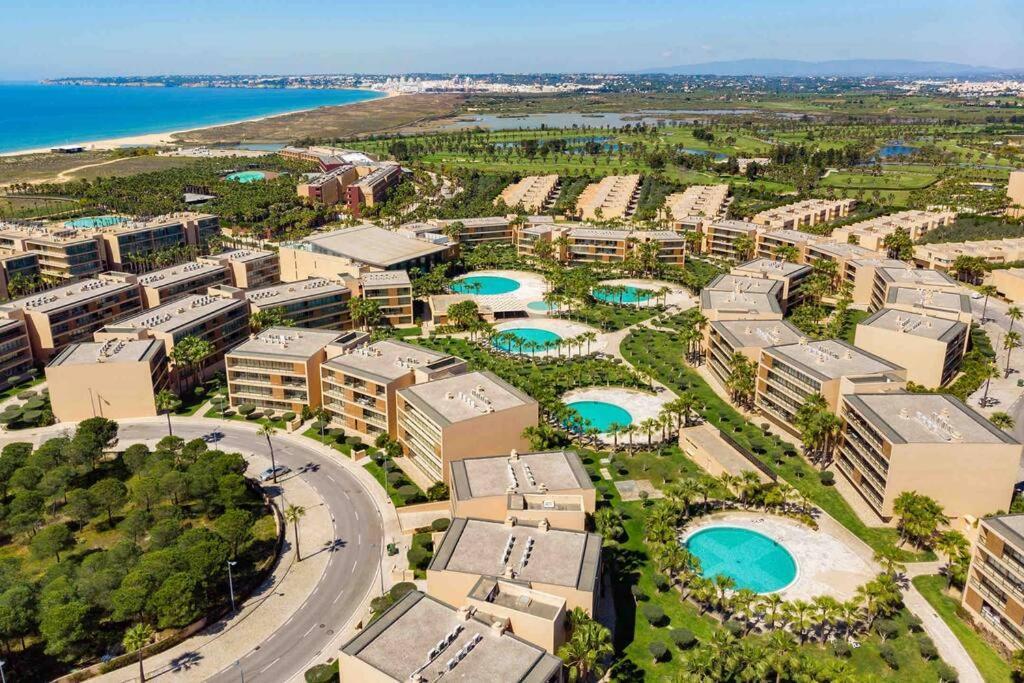 Salgados House 2-bedroom & 7 Pools Apartment *