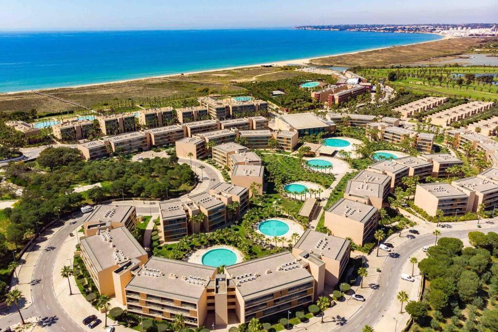 Salgados House 2-bedroom & 7 Pools *
