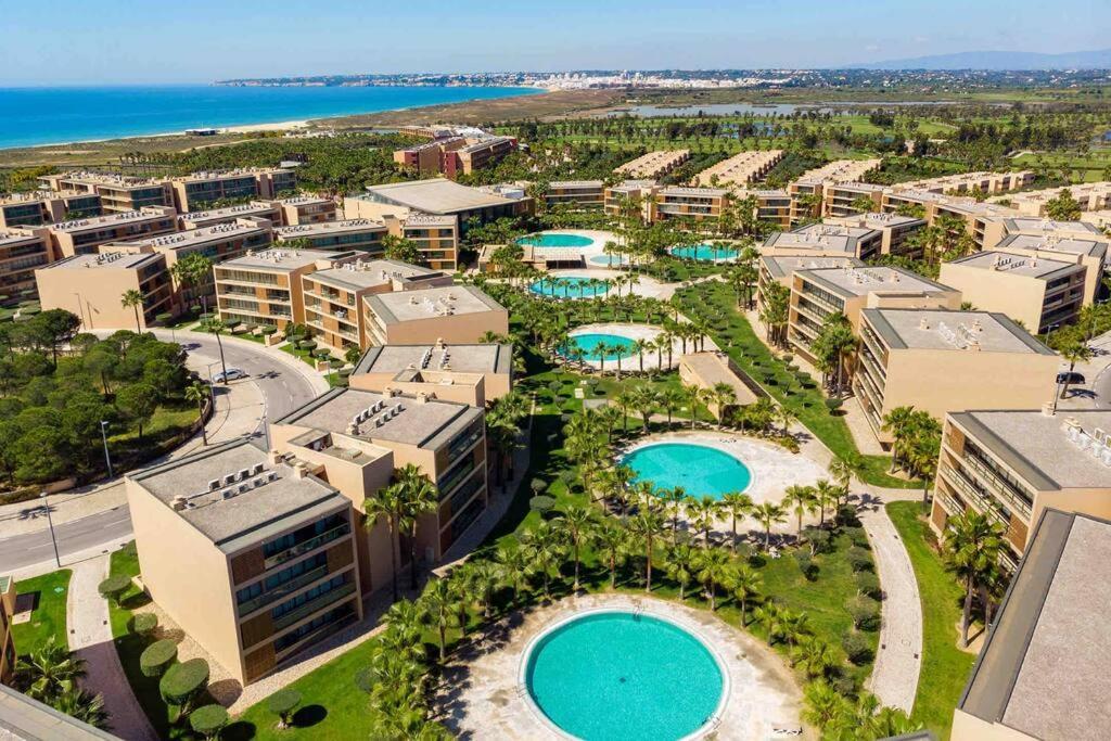 Apartment Salgados House 2-bedroom & 7 Pools *